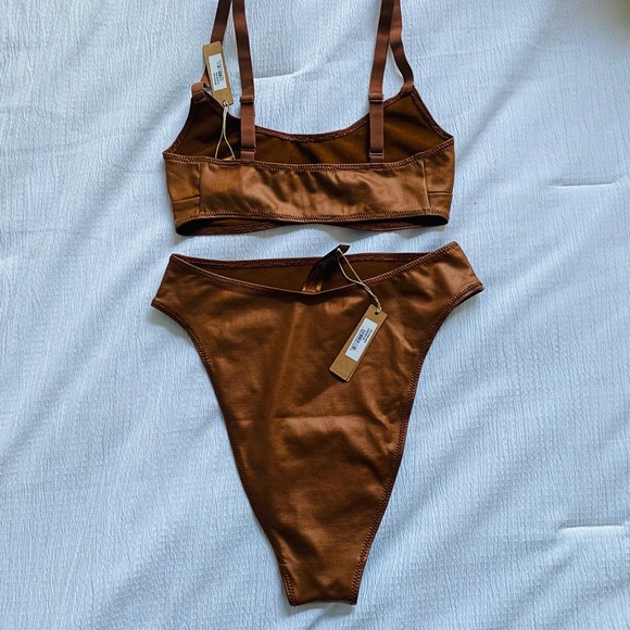 SKIMS WET SET / SCOOP BRALETTE + HIGH WAIST BRIEF/ COOPER - Picture 2 of 4